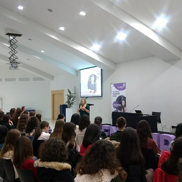 Segunda masterclass proyecto Stem Talent Girl en Asturias con Rosa Menéndez, presidenta del CSIC. Calatrava Palacio de Congresos (Oviedo)