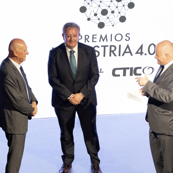 Pachi Poncela, presentador del Evento con Pablo Priesca y Antonio Romero