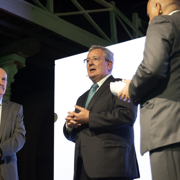 Pablo Priesca y Antonio Romero, directores de CTIC y Caja Rural de Asturias respectivamente en su discurso de la IV edición Premios Industria 4.0