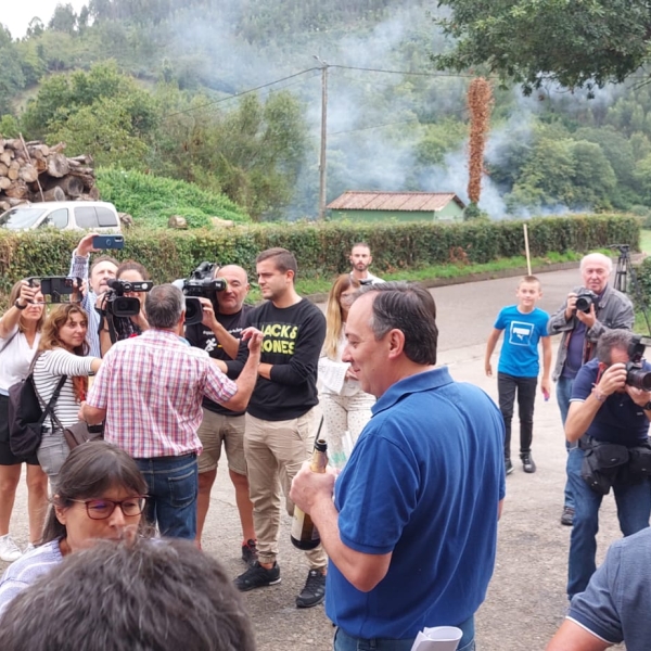 Celebración de la concesión del Premio a Pueblo Ejemplar 2023 en la Asoc, vecinal de Peón y Arroes