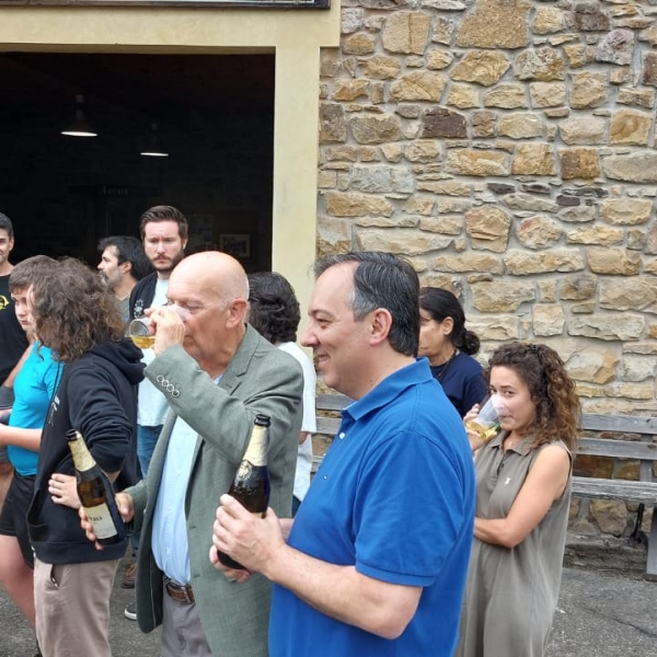 Celebración de la concesión del Premio a Pueblo Ejemplar 2023 en la Asoc, vecinal de Peón y Arroes