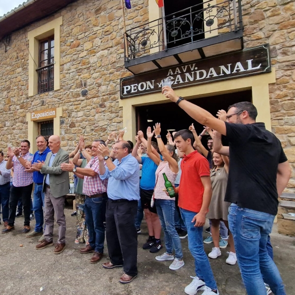 Celebración de la concesión del Premio a Pueblo Ejemplar 2023 en la Asoc, vecinal de Peón y Arroes