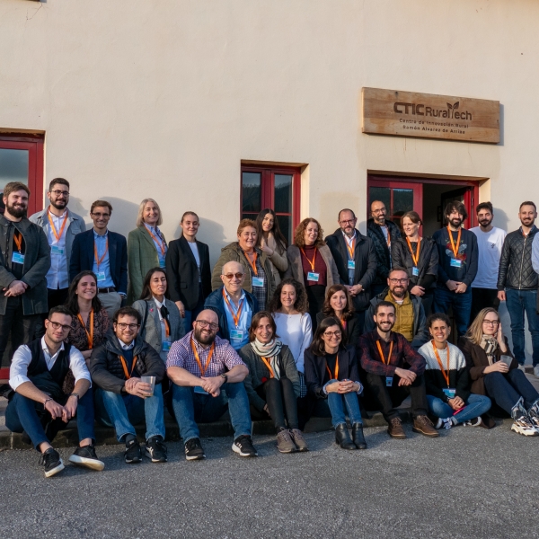 Foto de familia de las personas asistentes a la Asamblea General de DataCellar Eu