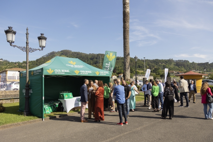 Carpa de Caja Rural de Asturias situada a la entrada del recinto de Sidra El Gaitero