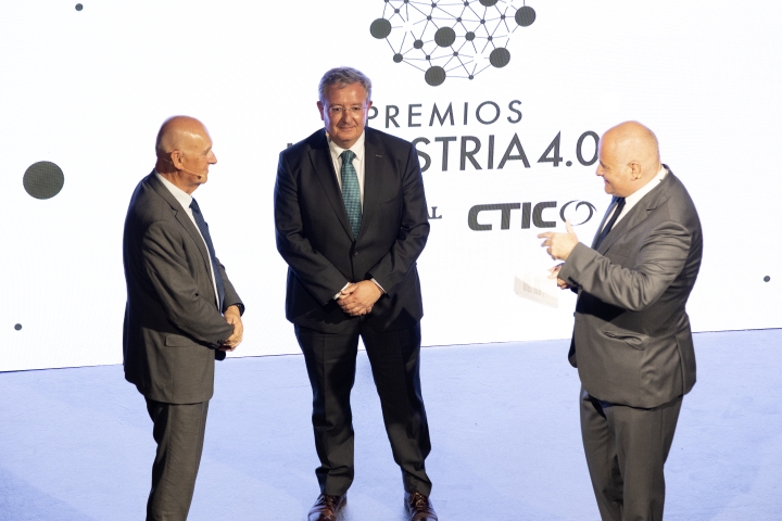 Pachi Poncela, presentador del Evento con Pablo Priesca y Antonio Romero