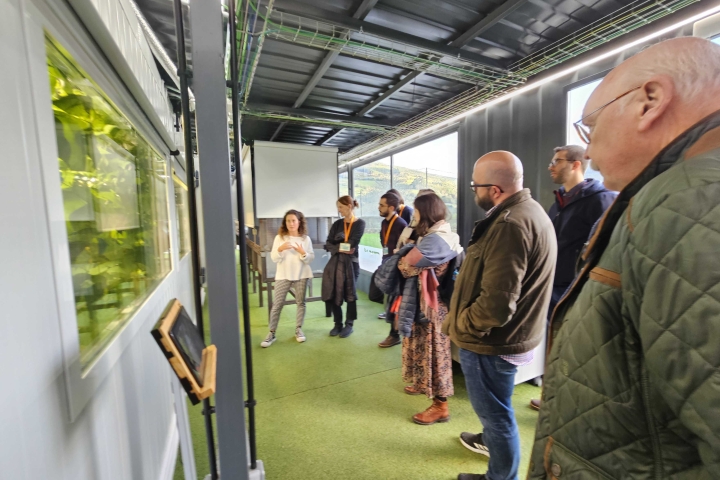 Visita de los socios de DATACELLAR al simulador climático de CTIC RuralTech