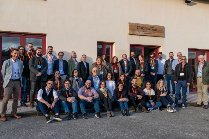 Foto de familia de las personas asistentes a la Asamblea General de DataCellar Eu