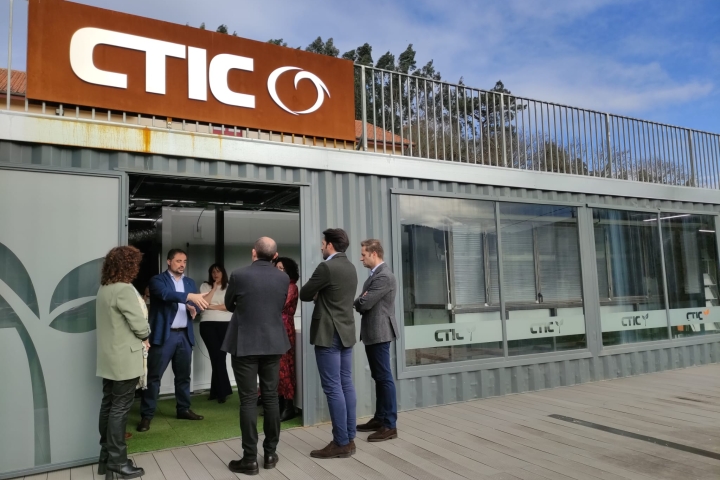 Invitados a la tertulia de Guardianes del Territorio visitando el Simulador Climático de CTIC RuralTech